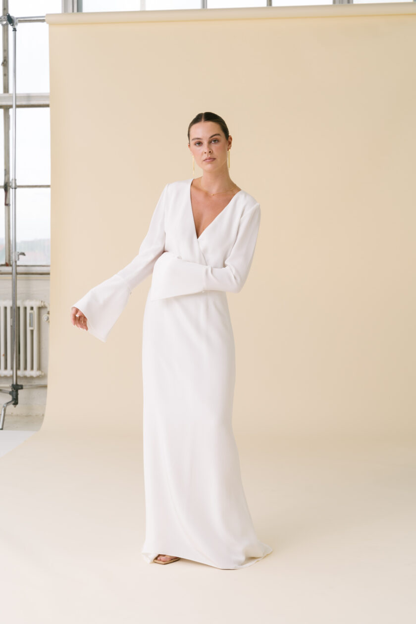Carolyn - Minimalist wedding dress long sleeves