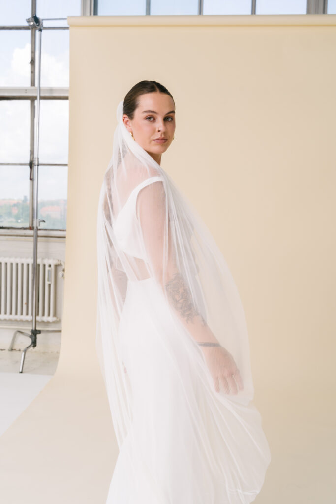 Iris - Artemis minimalist pleated tulle veil